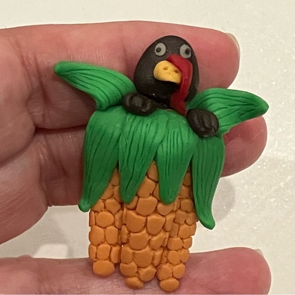 Hand Crafted Thanksgiving Brooch - Picture 3 of 5